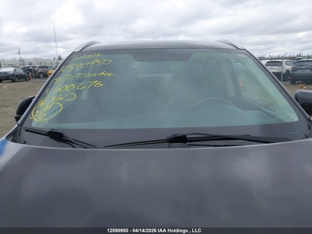 JA4JZ3AX2JJ600676 Mitsubishi Outlander Se