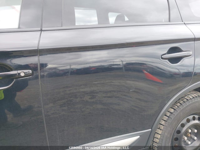 JA4JZ3AX2JJ600676 Mitsubishi Outlander Se
