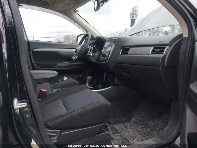 JA4JZ3AX2JJ600676 Mitsubishi Outlander Se