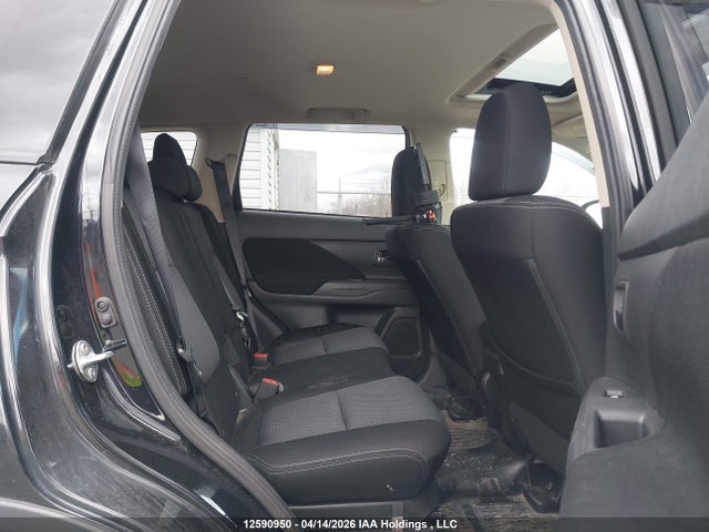 JA4JZ3AX2JJ600676 Mitsubishi Outlander Se