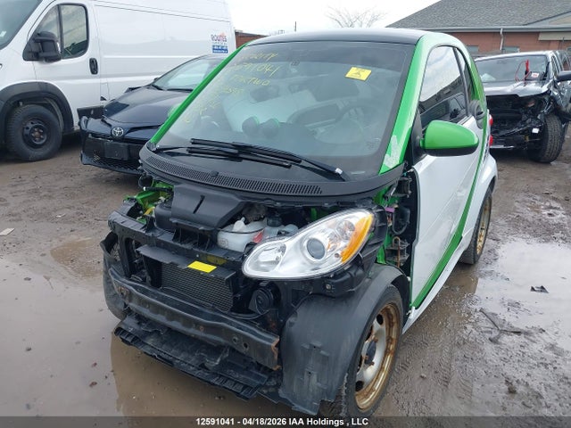 Продаж на аукціоні авто 2015 Smart Fortwo Electric Drive Passion, vin: WMEEJ9AA5FK834598, номер лоту: 12591041