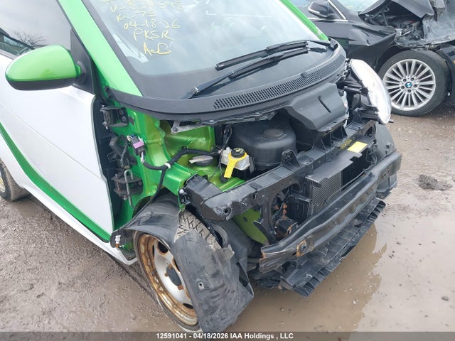 Продаж на аукціоні авто 2015 Smart Fortwo Electric Drive Passion, vin: WMEEJ9AA5FK834598, номер лоту: 12591041