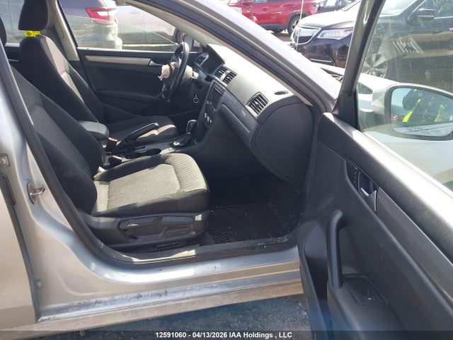 12591060 :رقم المزاد ، 1VWAS7A34FC097384 vin ، 2015 Volkswagen Passat S مزاد بيع