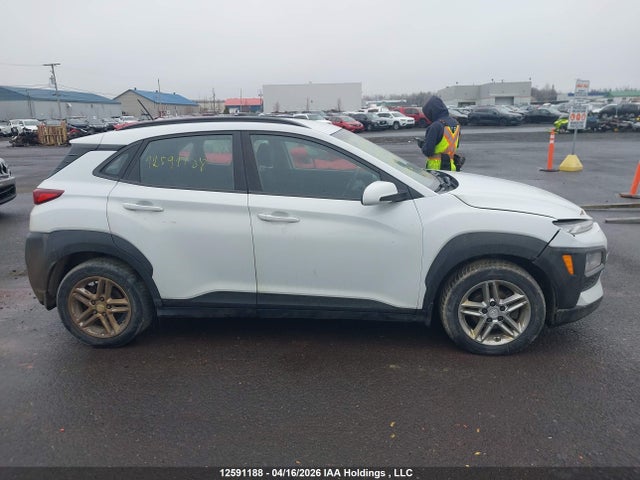 KM8K12AAXJU128101 Hyundai Kona Se