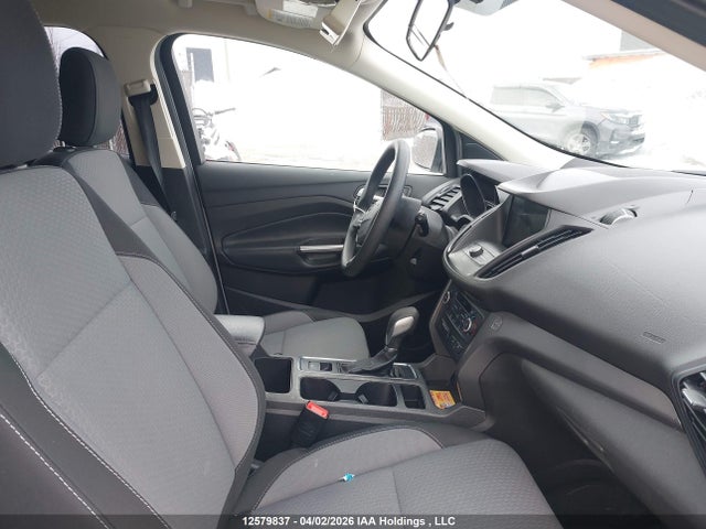 1FMCU9GD9KUC39049 Ford ESCAPE SE
