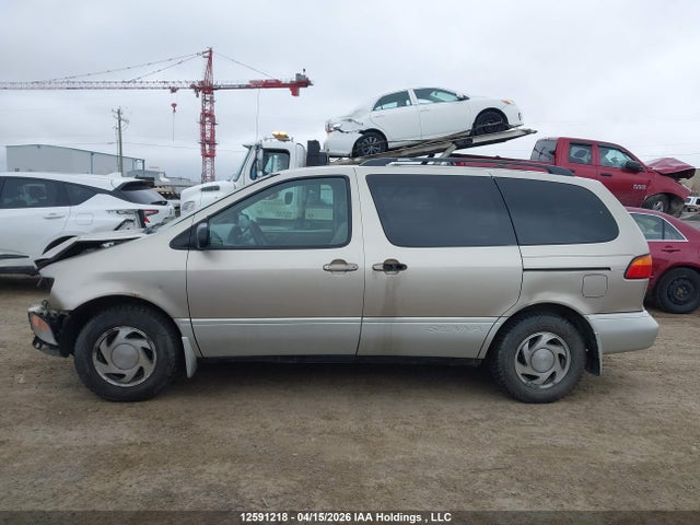 2000 Toyota Sienna Le/xle მანქანა იყიდება აუქციონზე, vin: 4T3ZF13C1YU200717, აუქციონის ნომერი: 12591218