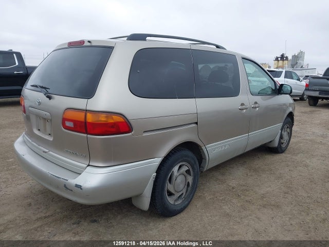 2000 Toyota Sienna Le/xle მანქანა იყიდება აუქციონზე, vin: 4T3ZF13C1YU200717, აუქციონის ნომერი: 12591218