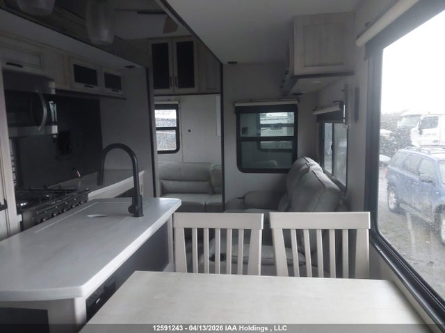 12591243 :رقم المزاد ، 4X4TSES26PJ052248 vin ، 2023 Forest River Grand River مزاد بيع