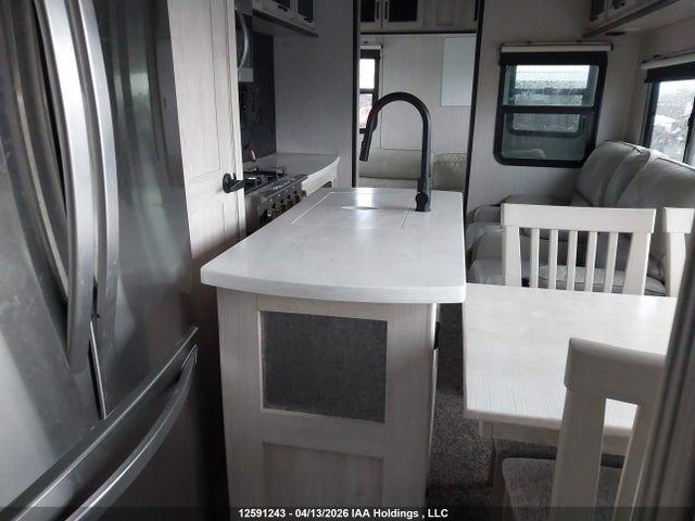 12591243 :رقم المزاد ، 4X4TSES26PJ052248 vin ، 2023 Forest River Grand River مزاد بيع