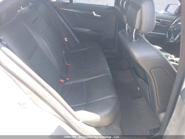 2013 Mercedes-benz C 350 4matic მანქანა იყიდება აუქციონზე, vin: WDDGF8JB1DA801585, აუქციონის ნომერი: 12591293