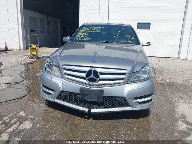 2013 Mercedes-benz C 350 4matic მანქანა იყიდება აუქციონზე, vin: WDDGF8JB1DA801585, აუქციონის ნომერი: 12591293
