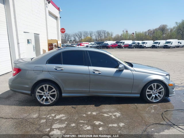 2013 Mercedes-benz C 350 4matic მანქანა იყიდება აუქციონზე, vin: WDDGF8JB1DA801585, აუქციონის ნომერი: 12591293