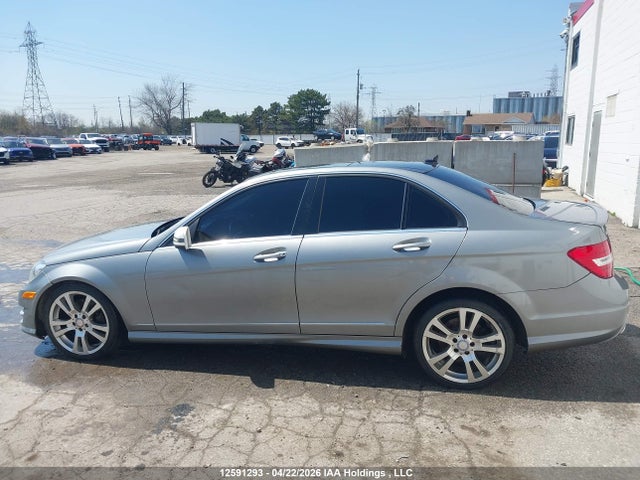 2013 Mercedes-benz C 350 4matic მანქანა იყიდება აუქციონზე, vin: WDDGF8JB1DA801585, აუქციონის ნომერი: 12591293