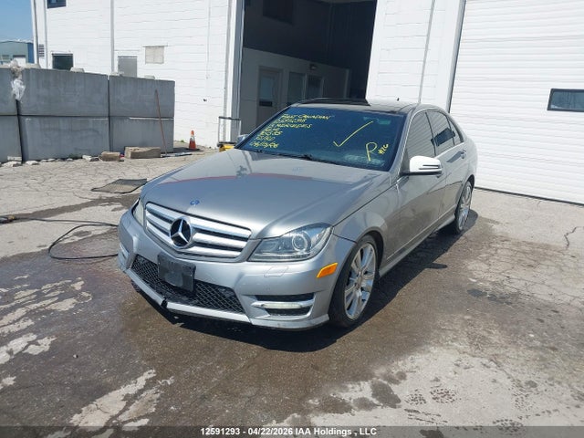 2013 Mercedes-benz C 350 4matic მანქანა იყიდება აუქციონზე, vin: WDDGF8JB1DA801585, აუქციონის ნომერი: 12591293
