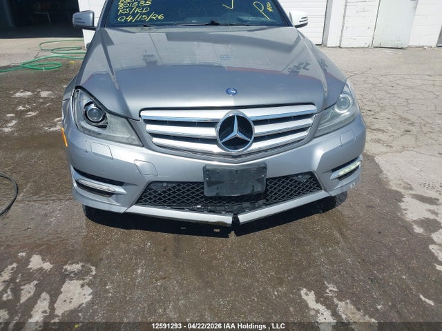 2013 Mercedes-benz C 350 4matic მანქანა იყიდება აუქციონზე, vin: WDDGF8JB1DA801585, აუქციონის ნომერი: 12591293