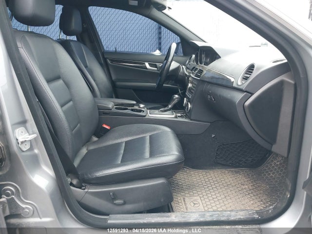 2013 Mercedes-benz C 350 4matic მანქანა იყიდება აუქციონზე, vin: WDDGF8JB1DA801585, აუქციონის ნომერი: 12591293
