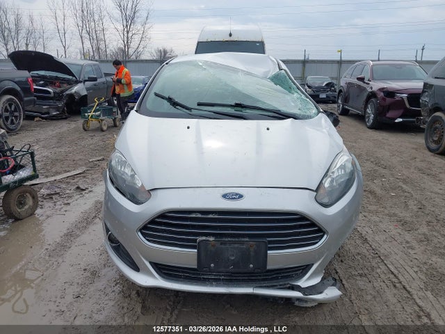 2015 Ford Fiesta Se მანქანა იყიდება აუქციონზე, vin: 3FADP4EJ6FM131533, აუქციონის ნომერი: 12577351