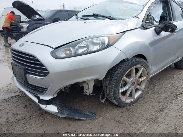 2015 Ford Fiesta Se მანქანა იყიდება აუქციონზე, vin: 3FADP4EJ6FM131533, აუქციონის ნომერი: 12577351