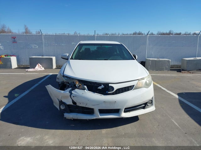 12591527 :رقم المزاد ، 4T1BF1FKXEU378005 vin ، 2014 Toyota Camry Se مزاد بيع