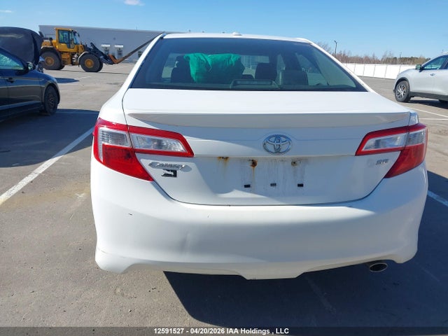 12591527 :رقم المزاد ، 4T1BF1FKXEU378005 vin ، 2014 Toyota Camry Se مزاد بيع