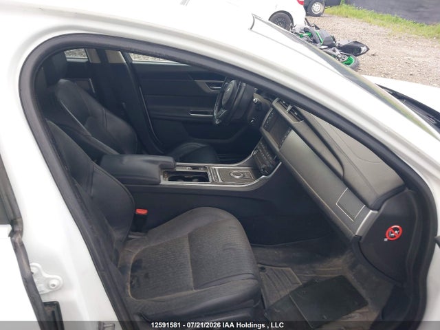 SAJBK4BV2HCY34978 Jaguar Xf 35t Prestige