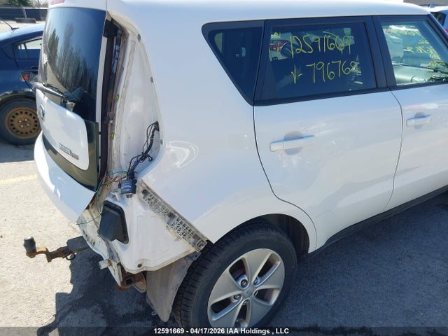 12591669 :رقم المزاد ، KNDJN2A26F7796769 vin ، 2015 Kia Soul مزاد بيع