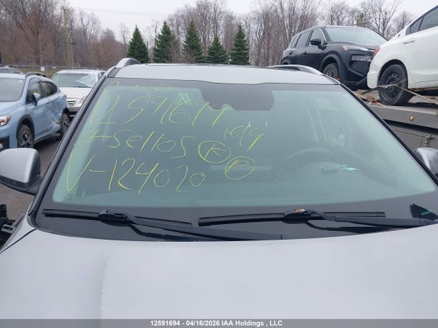 2021 Kia Seltos S მანქანა იყიდება აუქციონზე, vin: KNDEUCAAXM7124020, აუქციონის ნომერი: 12591694