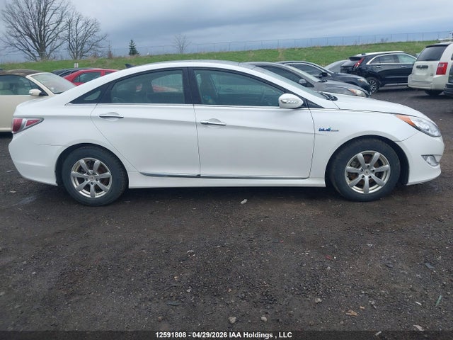 2014 Hyundai Sonata Hybrid Hybrid მანქანა იყიდება აუქციონზე, vin: KMHEC4A42EA115573, აუქციონის ნომერი: 12591808