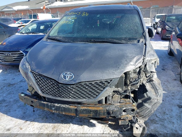 5TDXZ3DC8HS849313 Toyota Sienna Se 8 Passenger
