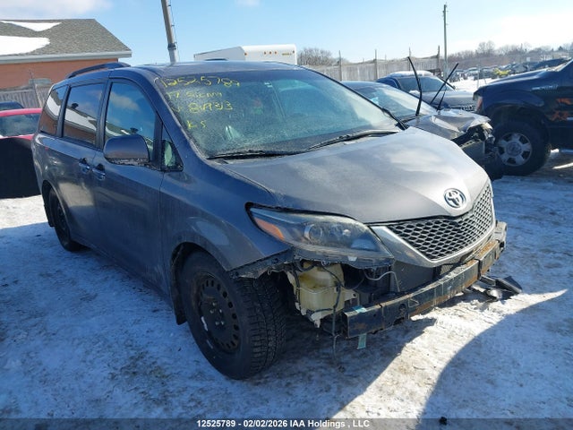 5TDXZ3DC8HS849313 Toyota Sienna Se 8 Passenger