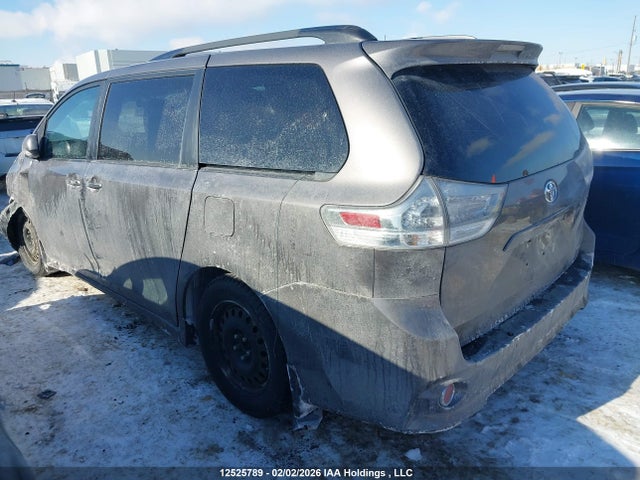 5TDXZ3DC8HS849313 Toyota Sienna Se 8 Passenger