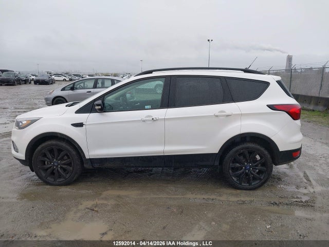 12592014 :رقم المزاد ، 1FMCU9J98KUB72223 vin ، 2019 Ford Escape Titanium مزاد بيع