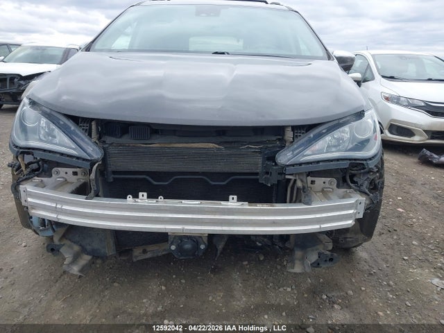 Продажа на аукционе авто 2017 Chrysler Pacifica Limited, vin: 2C4RC1GG9HR669358, номер лота: 12592042