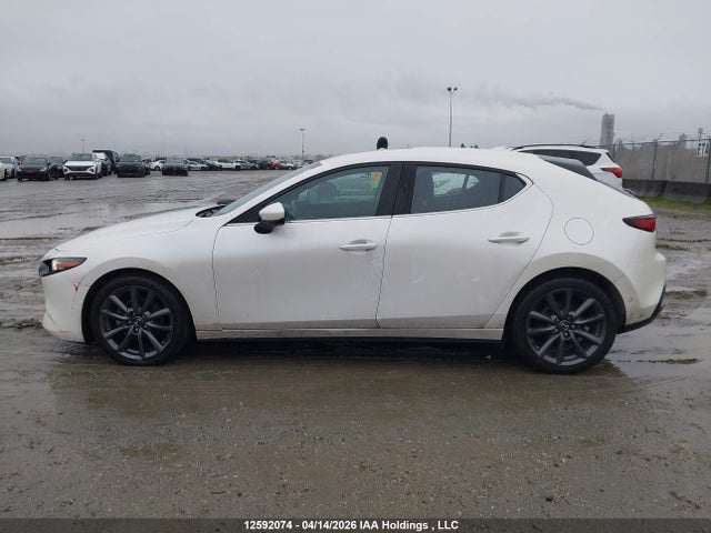 Продаж на аукціоні авто 2021 Mazda 3 Premium, vin: JM1BPBML9M1303878, номер лоту: 12592074