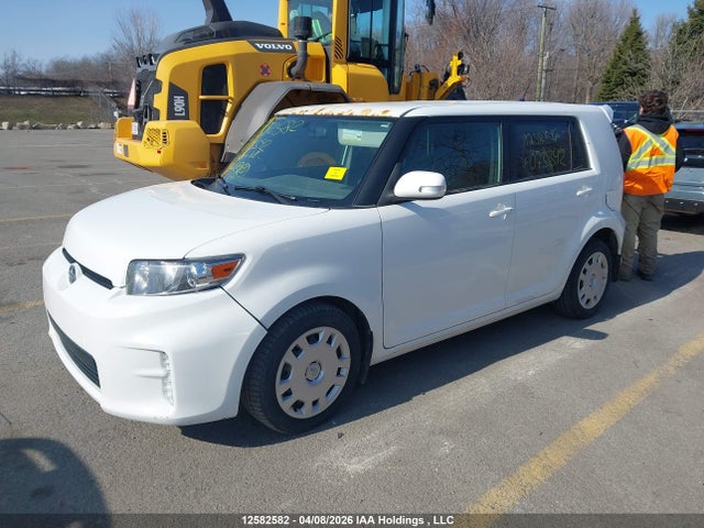 Scion XB 2015 JTLZE4FE3FJ073342 Image 2