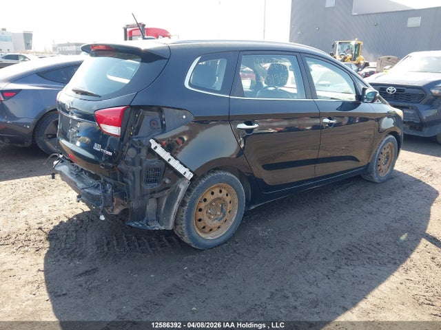 12586392 :رقم المزاد ، KNAHU8A36G7131950 vin ، 2016 Kia Rondo Ex/ex Luxury مزاد بيع