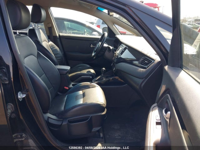 12586392 :رقم المزاد ، KNAHU8A36G7131950 vin ، 2016 Kia Rondo Ex/ex Luxury مزاد بيع