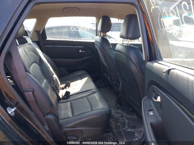 12586392 :رقم المزاد ، KNAHU8A36G7131950 vin ، 2016 Kia Rondo Ex/ex Luxury مزاد بيع