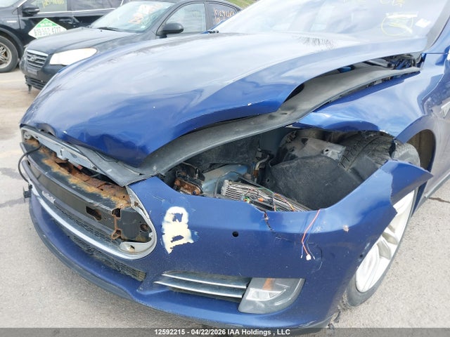 12592215 :رقم المزاد ، 5YJSA1E24GF136620 vin ، 2016 Tesla Model S مزاد بيع