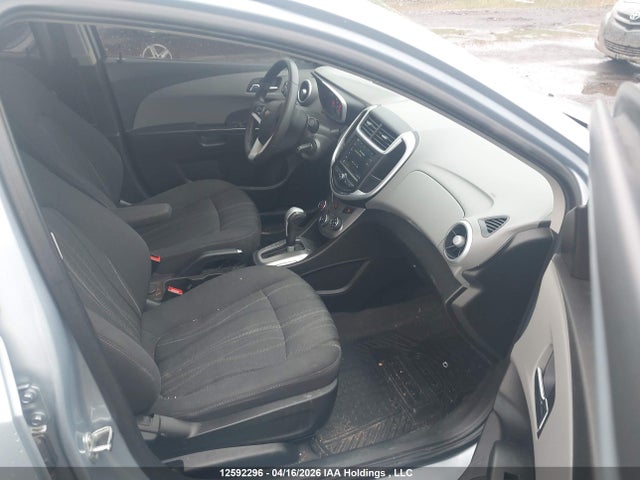 1G1JD5SH5J4105144 Chevrolet SONIC LT