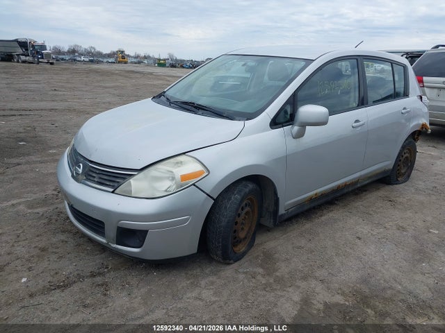 2008 Nissan Versa 1.8s მანქანა იყიდება აუქციონზე, vin: 3N1BC13E98L366988, აუქციონის ნომერი: 12592340