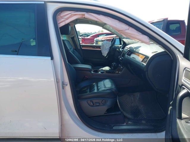 2013 Volkswagen Touareg V6 მანქანა იყიდება აუქციონზე, vin: WVGEF9BP6DD010013, აუქციონის ნომერი: 12592395