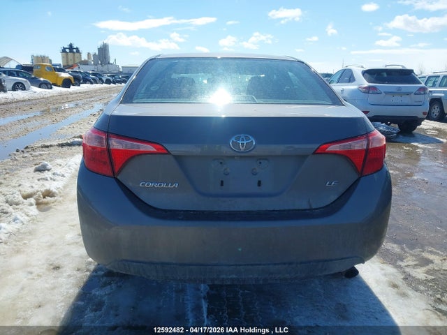 12592482 :رقم المزاد ، 2T1BURHE9JC038741 vin ، 2018 Toyota Corolla Le مزاد بيع