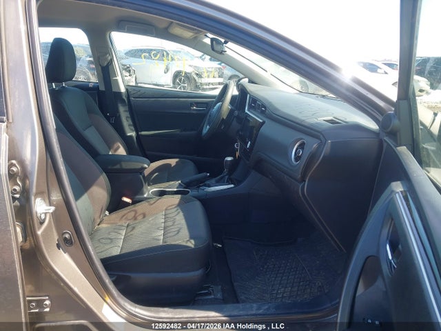 12592482 :رقم المزاد ، 2T1BURHE9JC038741 vin ، 2018 Toyota Corolla Le مزاد بيع