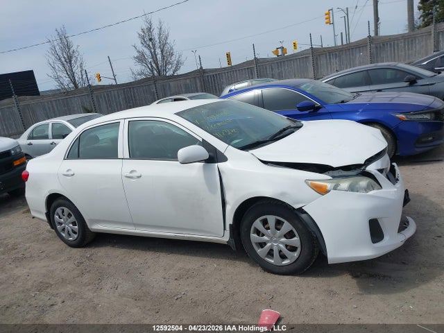 2013 Toyota Corolla Ce მანქანა იყიდება აუქციონზე, vin: 2T1BU4EE0DC988742, აუქციონის ნომერი: 12592504