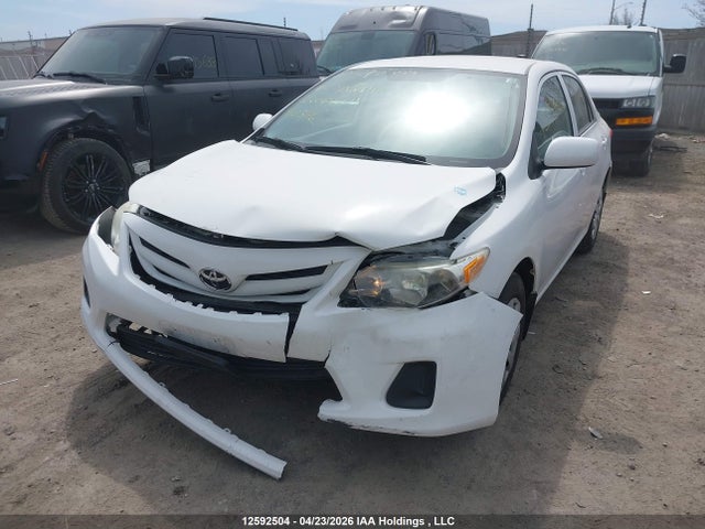 2013 Toyota Corolla Ce მანქანა იყიდება აუქციონზე, vin: 2T1BU4EE0DC988742, აუქციონის ნომერი: 12592504