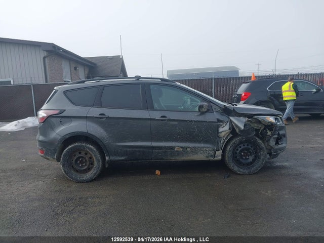 1FMCU9G94HUE80960 Ford ESCAPE SE