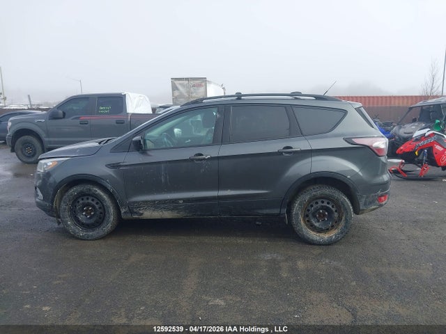 1FMCU9G94HUE80960 Ford ESCAPE SE
