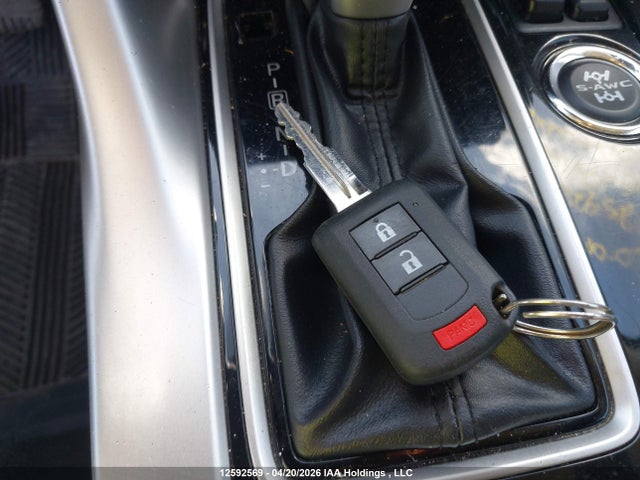 JA4ATUAA8NZ602586 Mitsubishi Eclipse Cross Es