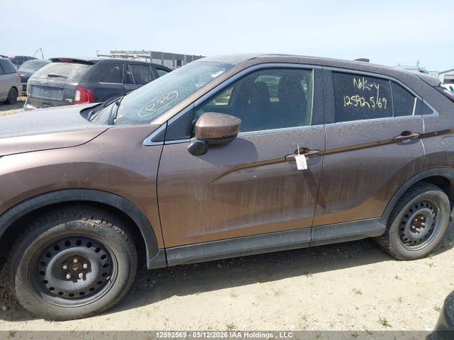 JA4ATUAA8NZ602586 Mitsubishi Eclipse Cross Es